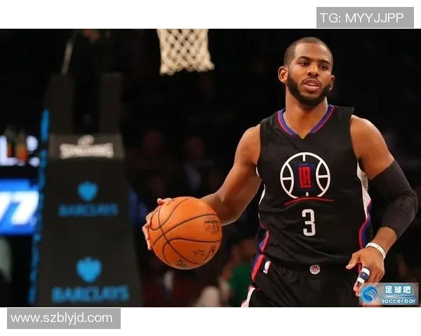 足球鞋与花式足球的完美结合克里斯的精彩表演与技巧解析