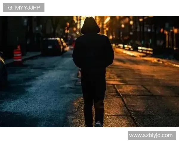 追寻绿茵场上的背影故事足球人物背影的荣耀与梦想